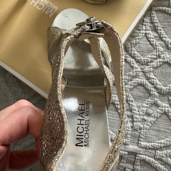MICHAEL Michael Kors Silver Glitter T-Strap Heeled Sandals Women size US 5.5 - Picture 7 of 7